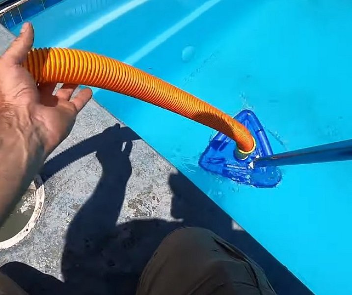 Jak vybrat bazénový vysavač?