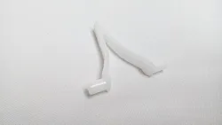Plastový patent do vydličky k vysavači