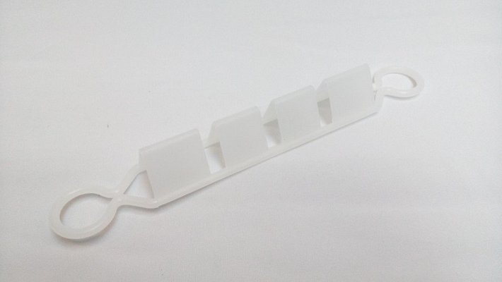 Spona pro aretaci filtračního vaku